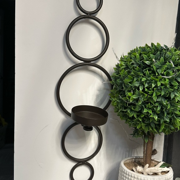 Home interiors Contemporary Metal circles Candle holder - Picture 6 of 16
